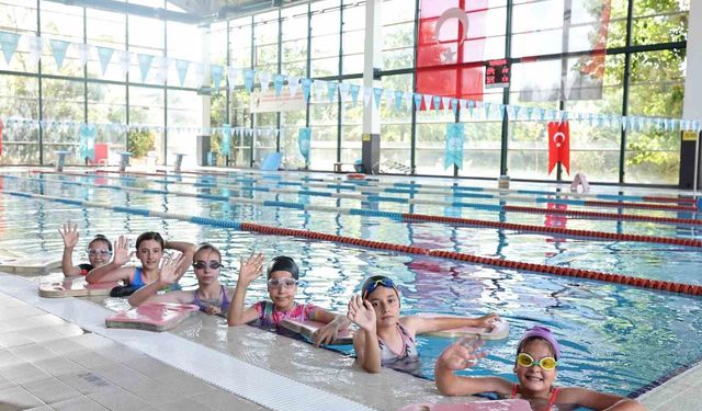 Nilüfer'de kırsal mahallelerdeki çocuklar yüzme öğreniyor