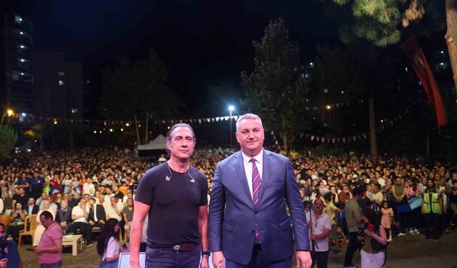 Osmaniye'de Kıraç konserine binlerce kişi akın etti