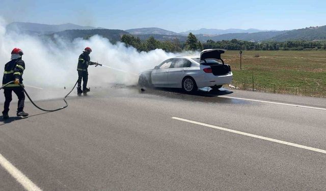 Osmaniye'de seyir halindeki otomobilde çıkan yangın söndürüldü