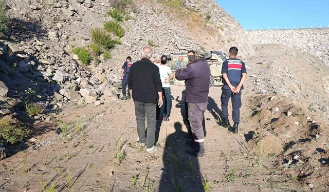 Otomobil şarampole yuvarlandı: Aynı aileden 3 kişi hayatını kaybetti