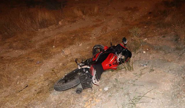 Otomobille çarpışan motosiklet şarampole savruldu: 1 yaralı