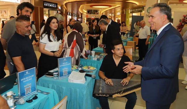 Rektör Akpolat, Tercih Günleri stantlarını ziyaret etti