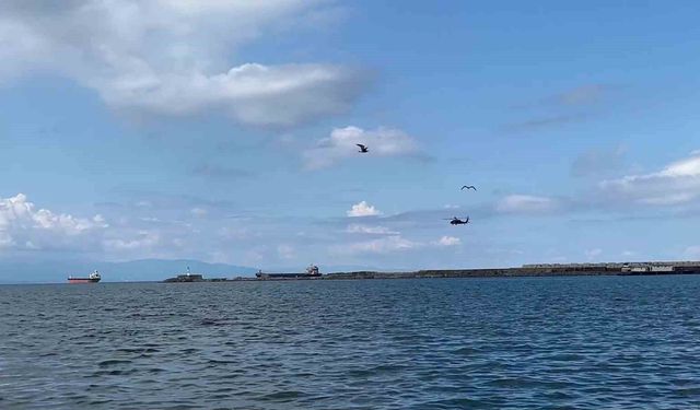 Savaş helikopterlerinin eğitim uçuşu Ereğli'de heyecan yaşattı