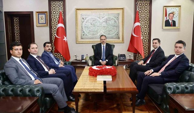 Siirt'te göreve başlayan mülki idare amirleri Vali Kızılkaya ile bir araya geldi
