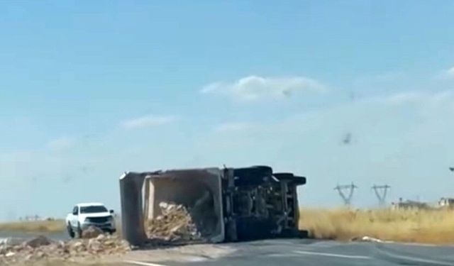 Siirt'te kamyon devrildi: 1 yaralı