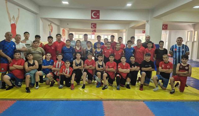 Sivaslı pehlivanlar şampiyonaya hazır