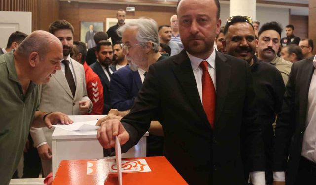 Sivasspor'da Burak Özçoban yeniden başkan seçildi