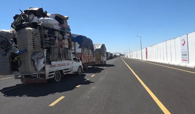 Suriyelilerin gönüllü dönüşleri Öncüpınar'da kesintisiz devam ediyor