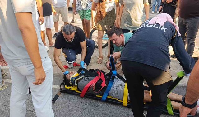 Sürüklenen motosiklet yayaların arasına daldı: 3 yaralı