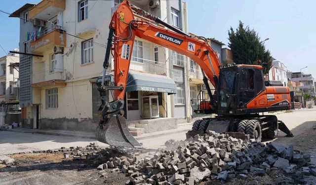 Tarsus'ta 17 sokak 10 bin ton sıcak asfaltla yenilendi