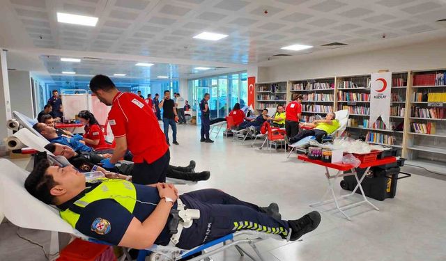 Tekirdağ'da polis ve jandarmadan örnek dayanışma: Kızılay'a kan bağışı