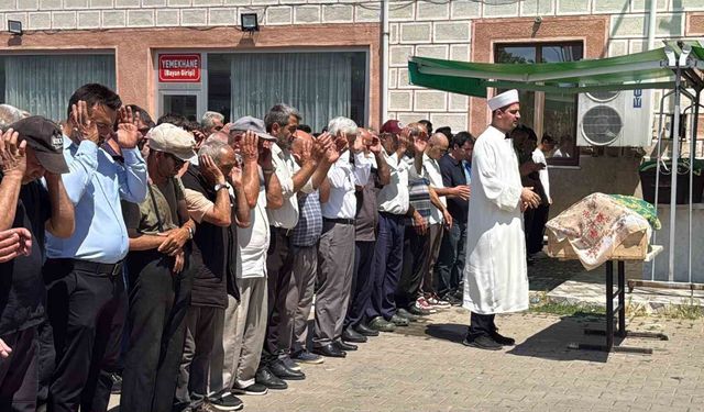Trafik kazasında hayatını kaybeden çift son yolculuğuna uğurlandı