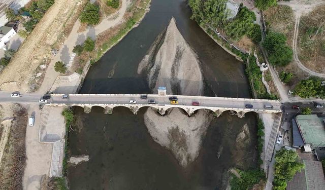 Tunca Nehri alarm veriyor: Sular çekildi, kirlilik gün yüzüne çıktı