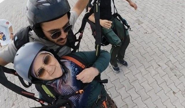 Türkan teyzenin paraşüt macerası güldürdü: 'İnşallah tansiyonumu yükseltmez'