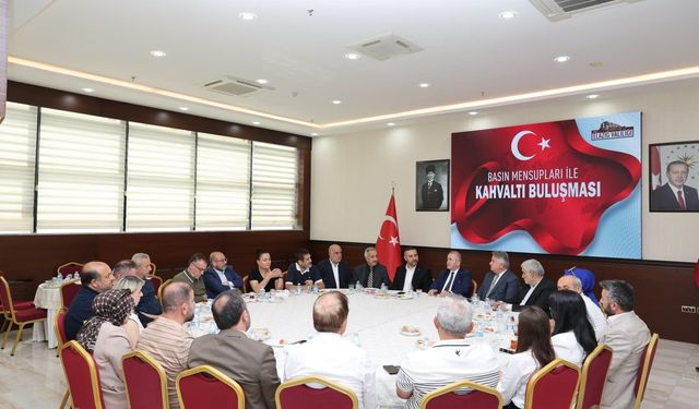 Vali Hatipoğlu gazetecilerle bir araya geldi