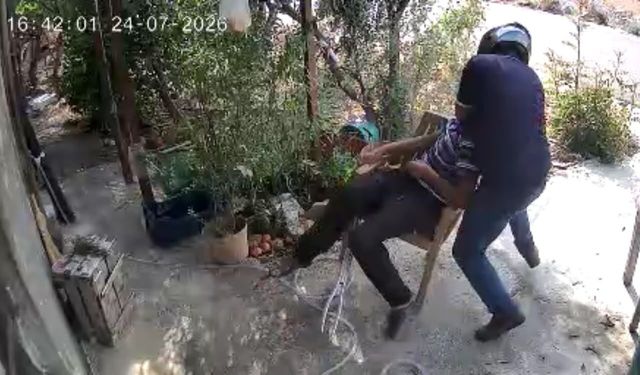 Yaşlı adamın boynunu kırmaya çalışıp, feci şekilde darbeden saldırgan tutuklandı
