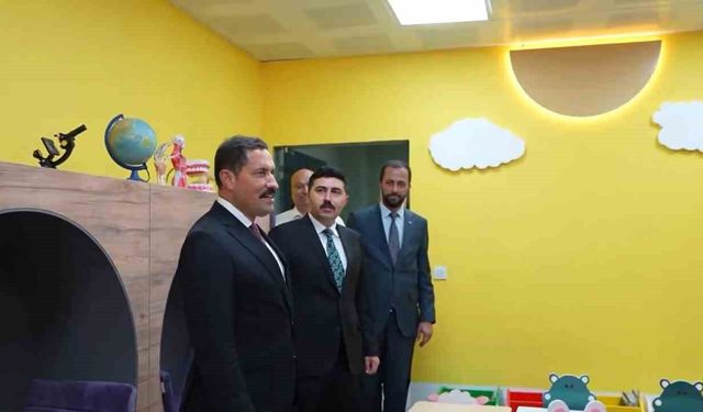 Yayladağı ilçe halk kütüphanesi hizmete açıldı