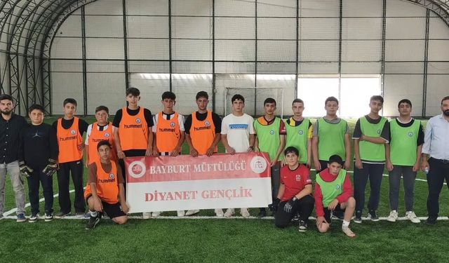Yaz Kur'an kursu öğrencileri futbol turnuvasında buluştu