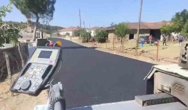 Yenice'de köy yollarında sıcak asfalt dökme çalışmaları hız kesmeden devam ediyor