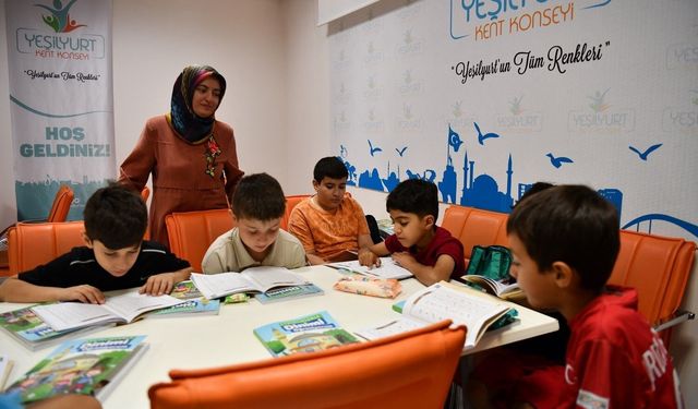 Yeşilyurt Kent Konseyi'nin yaz dönemi eğitim ve kültür kurslarına ilgi yüksek