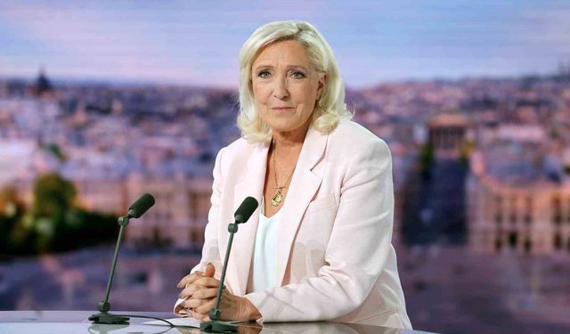 Yolsuzluktan suçlu bulunan Fransız siyasetçi Le Pen, cumhurbaşkanlığı adaylığını duyurdu
