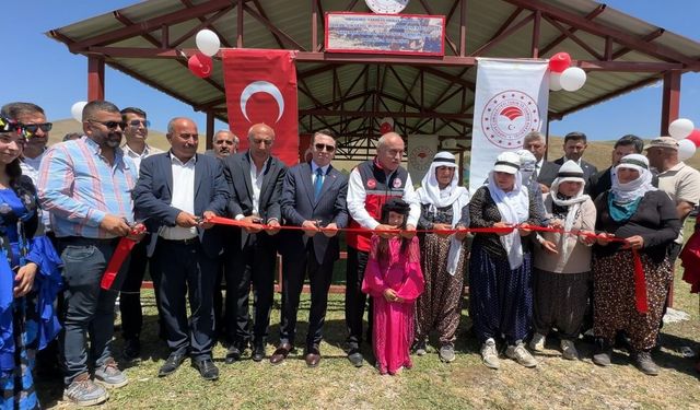 Yüksekova'da berivanlar gölgeliğe kavuştu