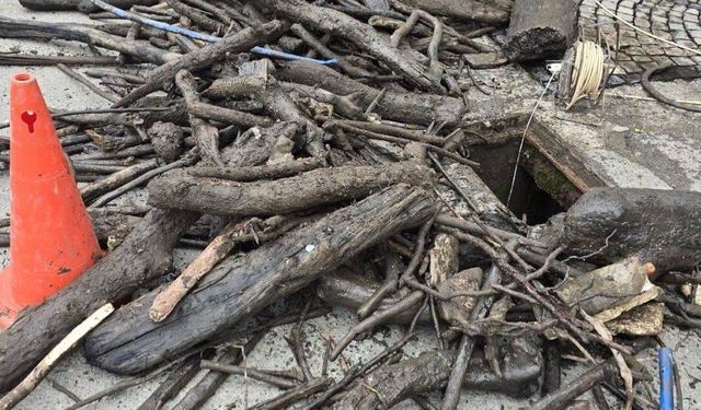 Rize'de menfez temizliği, odun deposu olmuş