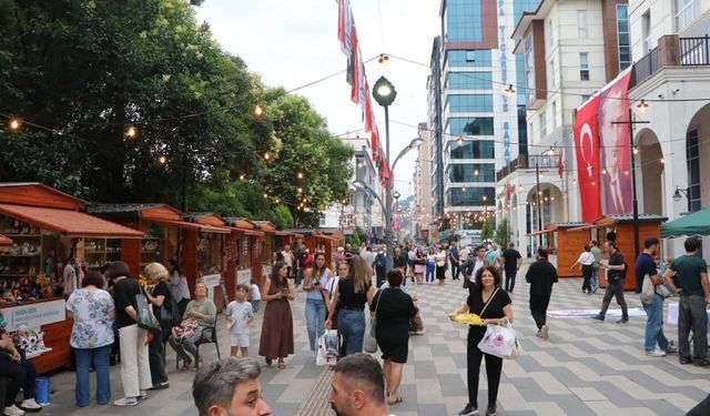 Hopa'da  Ticaret ve Sanayi Odası Ekonomi Sokağı açtı