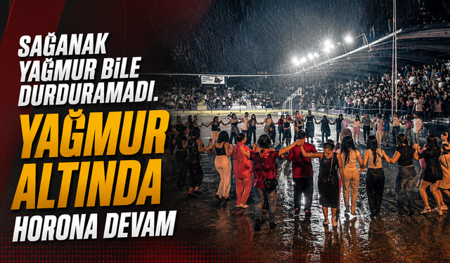 Karadeniz'de konser böyle olur: Sağanak yağmur başladı, onlar horona devam etti