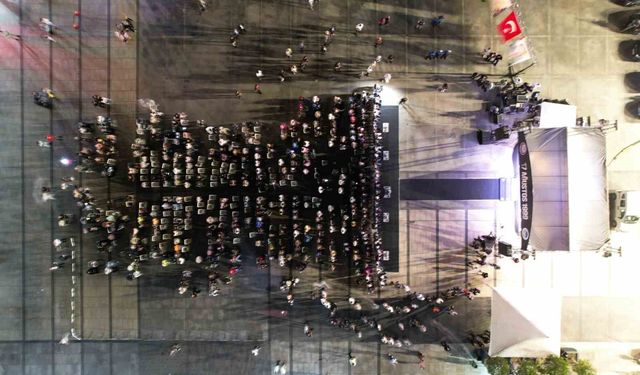 27 yıl önce depremde hayatını kaybedenler Sakarya'da anıldı