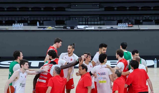 A Milli Erkek Basketbol Takımı, Türk Hava Yolları DBB Süper Kupa için Almanya'ya gitti