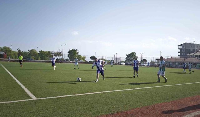 Ahlat'ta 40 yaş üstü şöhretler futbol turnuvası