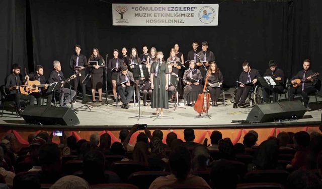 Ahlat'ta 'Gönülden Ezgilere' gecesi: Özel bireyler ve öğrencilerden unutulmaz konser