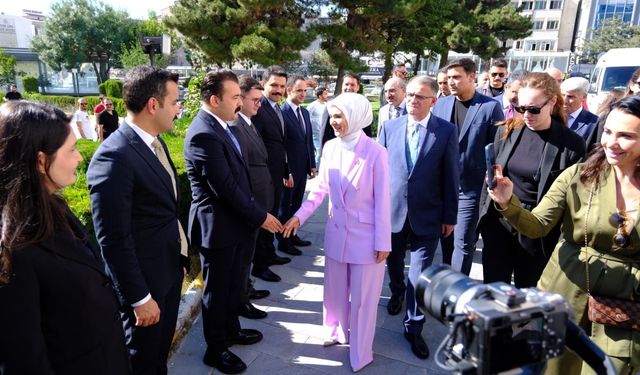 Aile ve Sosyal Hizmetler Bakanı Göktaş Van'da