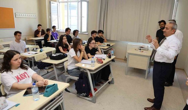 Akbaş DYK kurslarında öğrencilerle buluştu