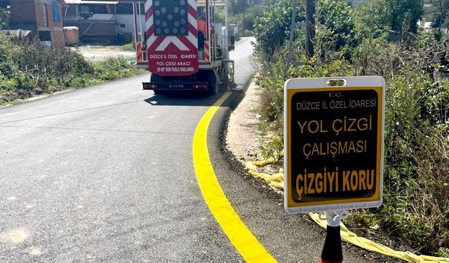 Akçakoca'da köy yollarında yol çizgileri ve kasisler yenilendi