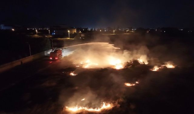 Aksaray'da alevlerin yükseldiği ot yangını korkuttu