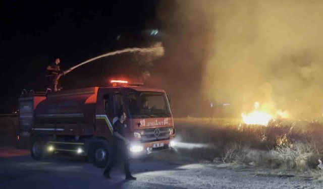 Aksaray'da boş arazideki ot yangını korkuttu