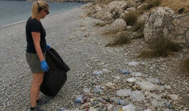 Alman turistten Bitlis'te çevre temizliği