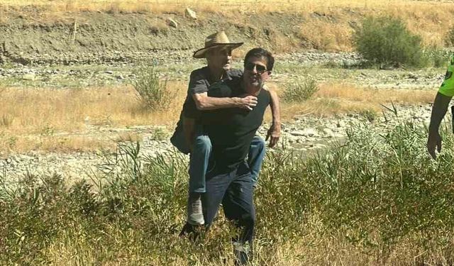 Araç dere yatağına savruldu, yaralının yardımına çevredekiler koştu