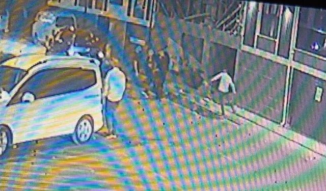 Araç ticareti silahlı kavgaya döndü... O anlar kamerada