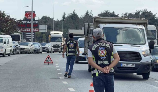 Arnavutköy'de hafriyat kamyonlarına sıkı denetim: 70 sürücü ve araç sahibine 701 bin lira ceza
