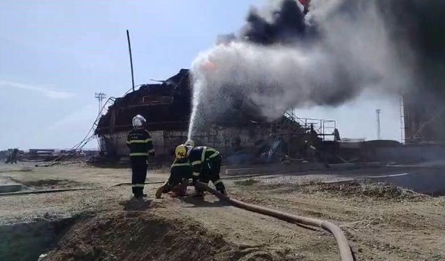 Azerbaycan'da petrol tankında çıkan yangına hızlı müdahale