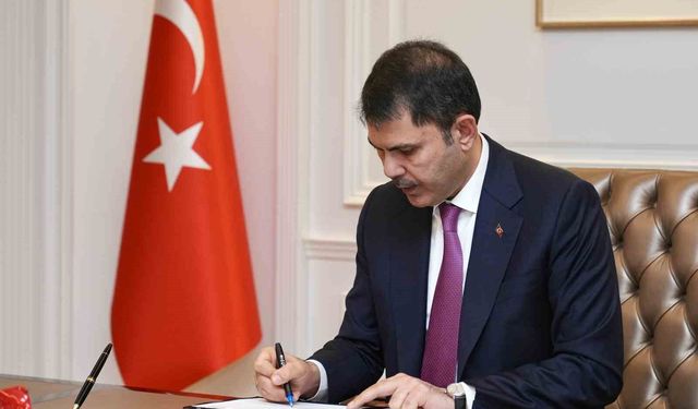 Bakan Kurum: 'Bir yıl önce depremin yaralarını sarmak için seferber olduğumuz Sındırgı'da, bugün yeni yuvalarımız yükseliyor'