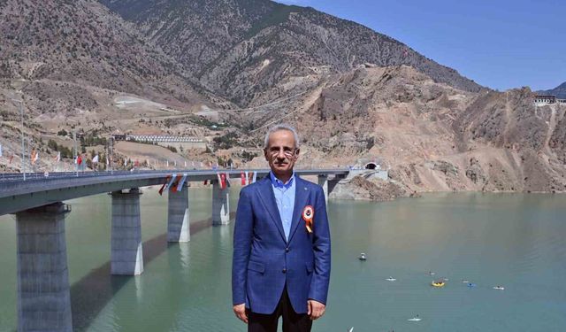Bakan Uraloğlu: '24 yılda 519 kilometre uzunluğunda 4 bin 272 yeni köprü inşa ettik'