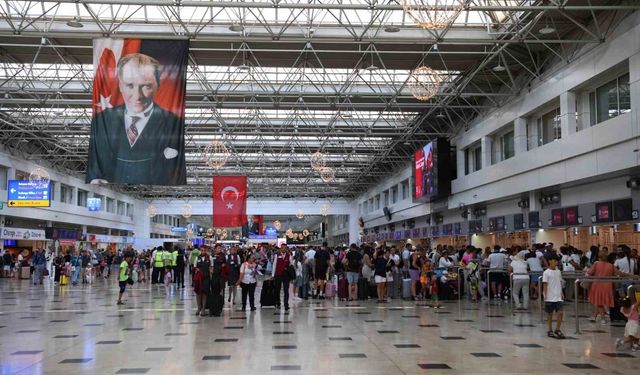 Bakan Uraloğlu: 'Temmuz ayında havalimanlarımızda direkt transit yolcular ile birlikte toplam 26 milyon 797 bin 638 yolcuya hizmet verildi'