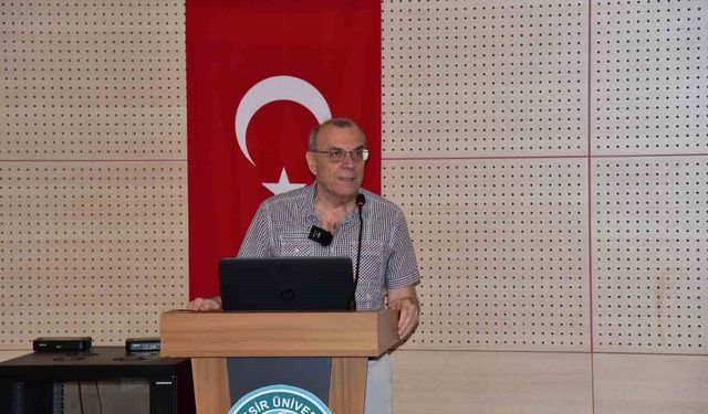 Balıkesir'de Charles Peirce'in Göstergebilimi ve Metaforları konuşuldu