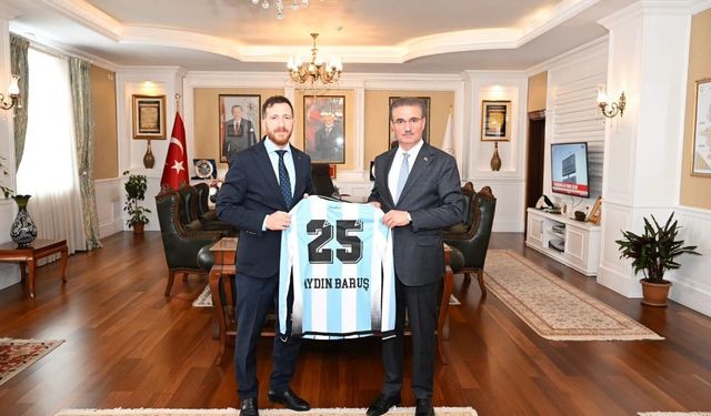 Başkan Dal'dan Vali Baruş'a 25 numaralı forma