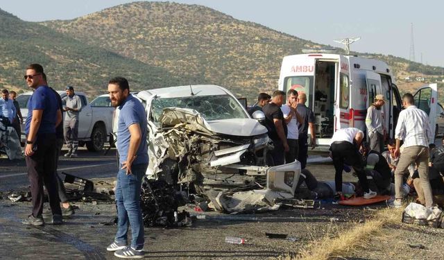 Batman'da pikap ile hafif ticari araç çarpıştı: 7 yaralı