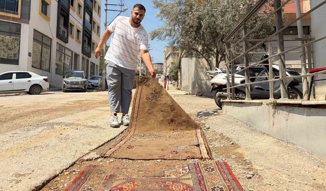 Bayraklı'da bozuk ve çamurlu yollar vatandaşı isyan ettirdi